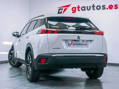Usado Peugeot 2008 Allure 110 CV (80 kW) 2021 Blanco SUV