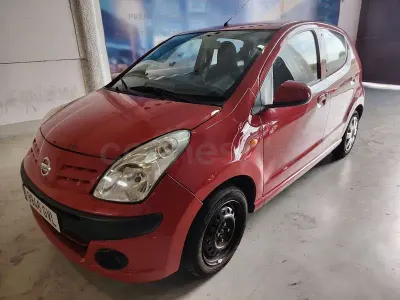 Usado Nissan Pixo Acenta 68 CV (50 kW) 2010 Rojo Utilitario