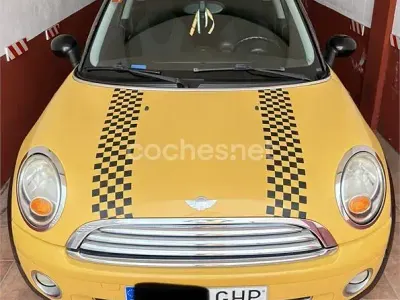 Usado Mini Cooper 120 CV (88 kW) 2008 Amarillo Utilitario