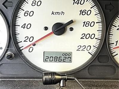 Usado Mazda 323F 115 CV (84 kW) 2001 Negro Berlina