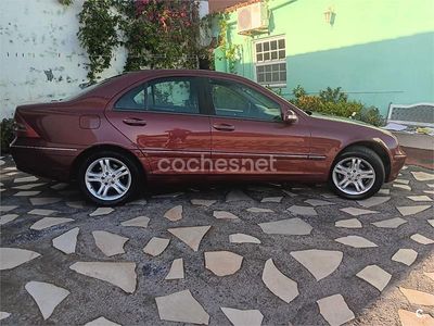 Usado Mercedes C220 Elegance 143 HP (105 kW) 2002 Vermelho Sedan