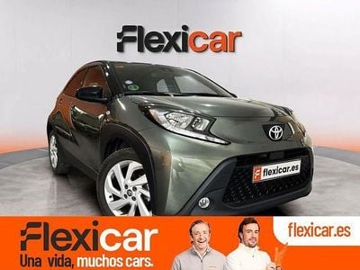 Usado Toyota Aygo Play 72 CV (52 kW) 2022 Gris