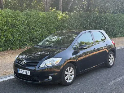 Usado Toyota Auris Eco 90 CV (66 kW) 2012 Negro Berlina