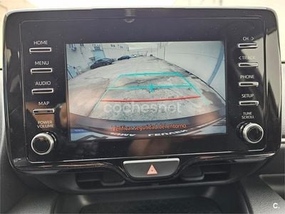 Usado Toyota Yaris Hybrid Style 116 CV (85 kW) 2021 Gris / plata Berlina