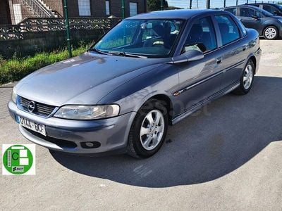 Usado Opel Vectra Elegance 147 CV (108 kW) 2000 Gris / plata Berlina
