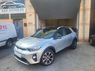 Käytetty Kia Stonic 100 HP (73 kW) 2020 Harmaa Katumaasturi