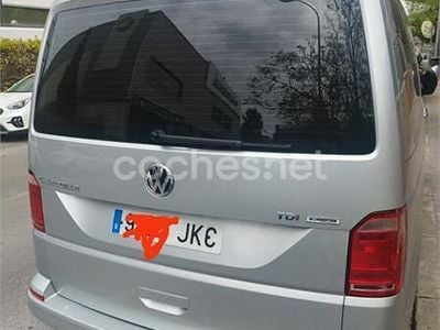Usado VW Caravelle Comfortline 150 CV (110 kW) 2015 Gris / plata Van