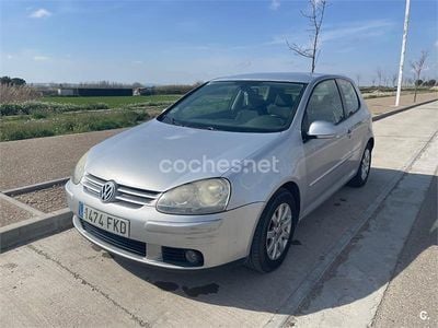 Usado VW Golf V Trendline 105 CV (77 kW) 2007 Gris / plata Berlina