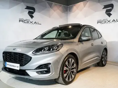 Usado Ford Kuga ST-Line X 150 CV (110 kW) 2021 Gris / plata SUV