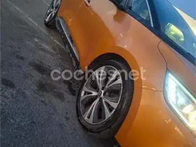 Usado Renault Scénic Edition One 110 CV (80 kW) 2017 Naranja Monovolumen