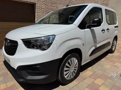 Usado Opel Combo Life Edition+ 102 CV (75 kW) 2022 Blanco Monovolumen