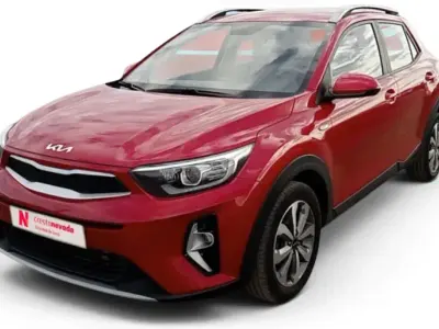 Usado Kia Stonic 100 CV (73 kW) 2023 Rojo SUV