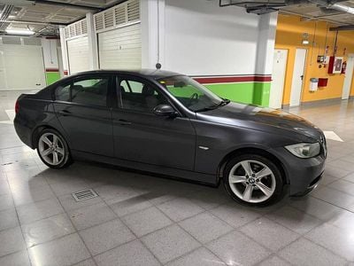Usado BMW 318 143 CV (105 kW) 2007 Gris Berlina