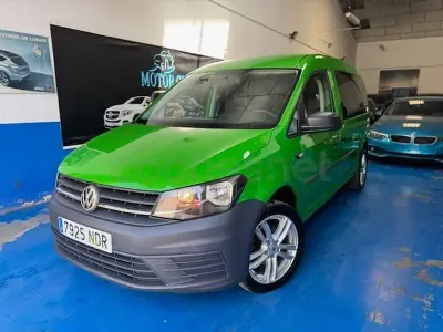 Usado VW Caddy 102 CV (75 kW) 2020 Verde Monovolumen