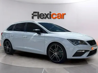 Usado Seat Leon ST FR 150 CV (110 kW) 2019 Blanco Familiar