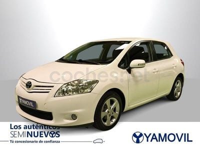 Usado Toyota Auris Active 90 CV (66 kW) 2011 Blanco Berlina