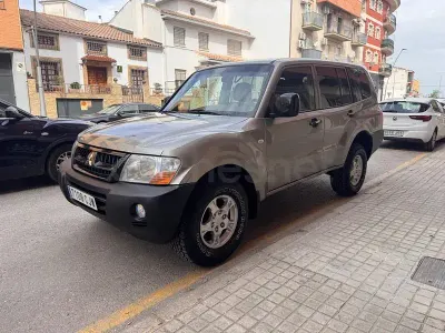Usado Mitsubishi Montero 160 CV (117 kW) 2003 Beige SUV