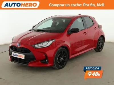 Usado Toyota Yaris Hybrid Style 116 CV (85 kW) 2023 Rojo Berlina