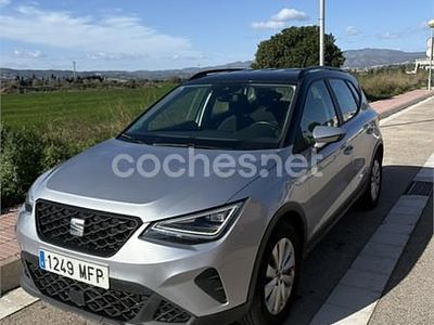Usado Seat Arona Xperience 110 CV (80 kW) 2023 Gris / plata SUV