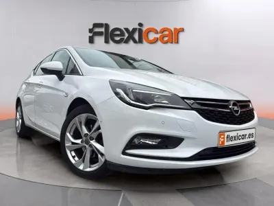 Begagnad Opel Astra Dynamic 110 HK (80 kW) 2018 Vit Sedan
