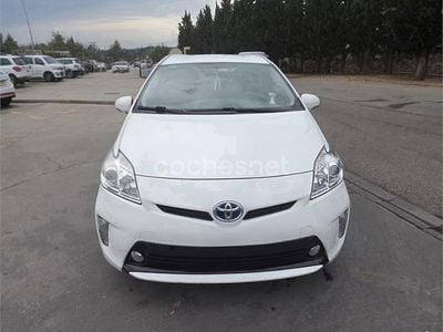 Begagnad Toyota Prius Advance 136 HK (100 kW) 2014 Vit Sedan