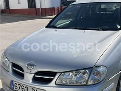 Usado Nissan Almera Comfort 90 CV (66 kW) 2001 Gris / plata Berlina