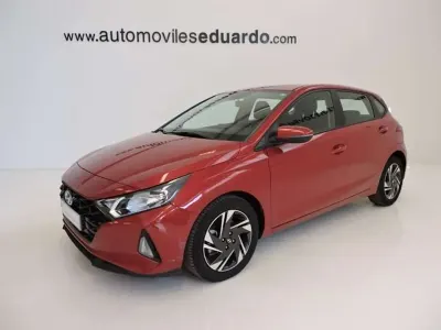 Usado Hyundai i20 99 CV (72 kW) 2021 Rojo Utilitario