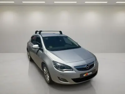 Usado Opel Astra Cosmo 125 CV (91 kW) 2011 Gris Utilitario