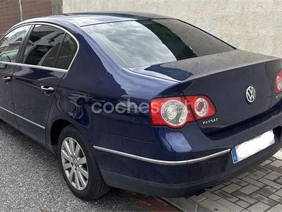 Usado VW Passat Highline 140 CV (102 kW) 2007 Azul Berlina