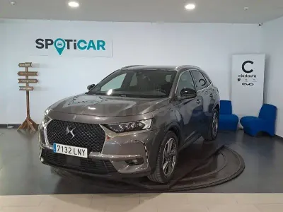 Usado DS Automobiles DS7 Crossback So Chic 130 CV (95 kW) 2021 Gris / plata SUV