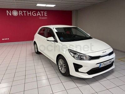Usado Kia Rio 84 CV (61 kW) 2022 Blanco Berlina