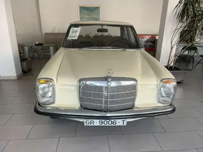 Usado Mercedes 200 1971 Beige Berlina