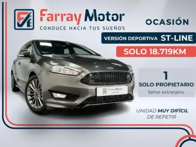 Usado Ford Focus ST-Line 125 CV (91 kW) 2017 Gris / plata Berlina