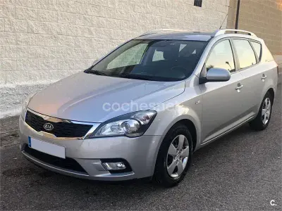 Käytetty Kia Ceed 90 HP (66 kW) 2011 Harmaa Viistoperä