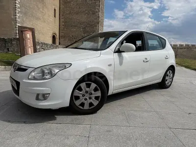 Usado Hyundai i30 Comfort 109 CV (80 kW) 2009 Blanco Berlina