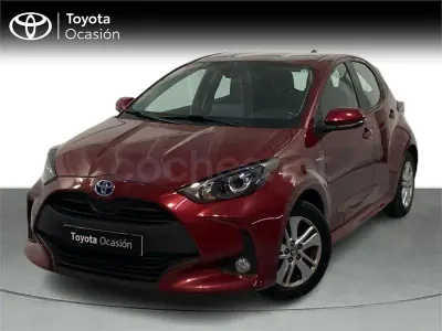 Usado Toyota Yaris Hybrid Active 116 CV (85 kW) 2021 Rojo Berlina
