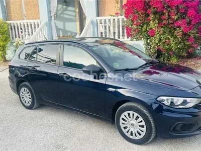 Usado Fiat Tipo Lounge 95 CV (69 kW) 2017 Azul Berlina