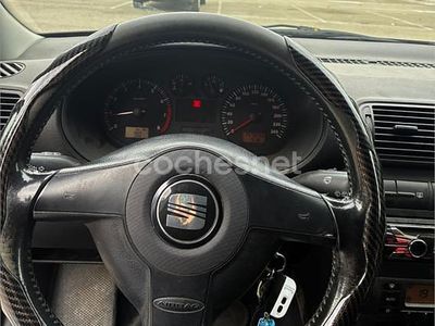 Usado Seat Leon 105 CV (77 kW) 2003 Negro Utilitario