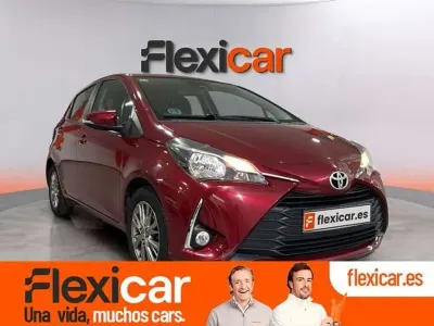 Usado Toyota Yaris Active 69 CV (50 kW) 2019 Rojo Utilitario