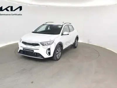 Usado Kia Stonic 100 CV (73 kW) 2025 Blanco SUV