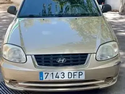 Usado Hyundai Accent 82 CV (60 kW) 2005 Amarillo Utilitario