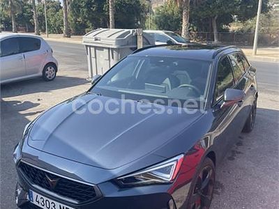Usado Cupra Leon 150 CV (110 kW) 2024 Gris / plata Familiar