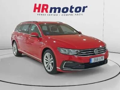 Usado VW Passat GTE 218 CV (160 kW) 2021 Rojo Familiar