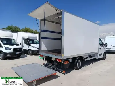 Usado Renault Master R.S. 145 CV (106 kW) 2023 Blanco Monovolumen