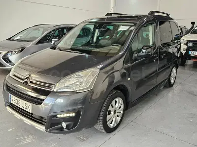 Usado Citroën Berlingo Feel 110 CV (80 kW) 2016 Gris / plata Monovolumen
