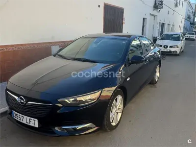 Usado Opel Insignia Selective 110 CV (80 kW) 2020 Negro Berlina
