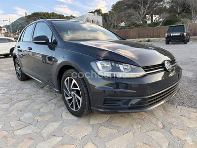 Usado VW Golf VII Advance 115 CV (84 kW) 2018 Gris / plata Berlina