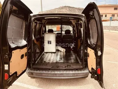 Usado Renault Kangoo 75 CV (55 kW) 2016 Granate Monovolumen