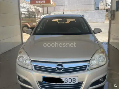 Usado Opel Astra Enjoy 100 CV (73 kW) 2008 Gris / plata Berlina