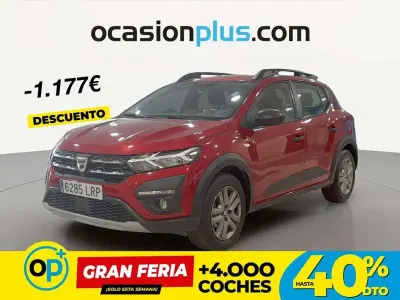 Usado Dacia Sandero Essentiel 91 CV (66 kW) 2021 Rojo Utilitario